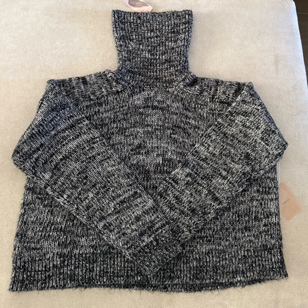 NWT Marled Black and Gray Turtleneck Sweater by Forever 21 - Picture 3 of 6